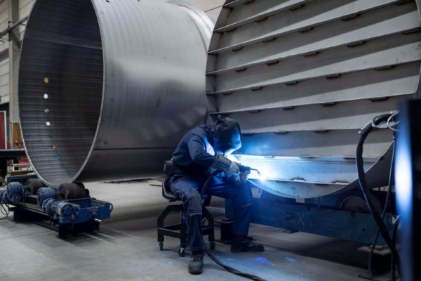 Precision work doesn't stop when constructions get bigger