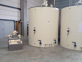 Chocolate tanks with pumps