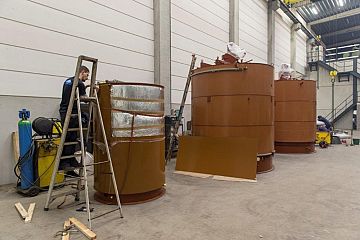 Chocoladetanks in opbouw