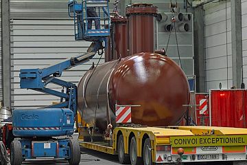 Special transport of pressure vessel