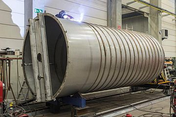 Half-pipe on tank